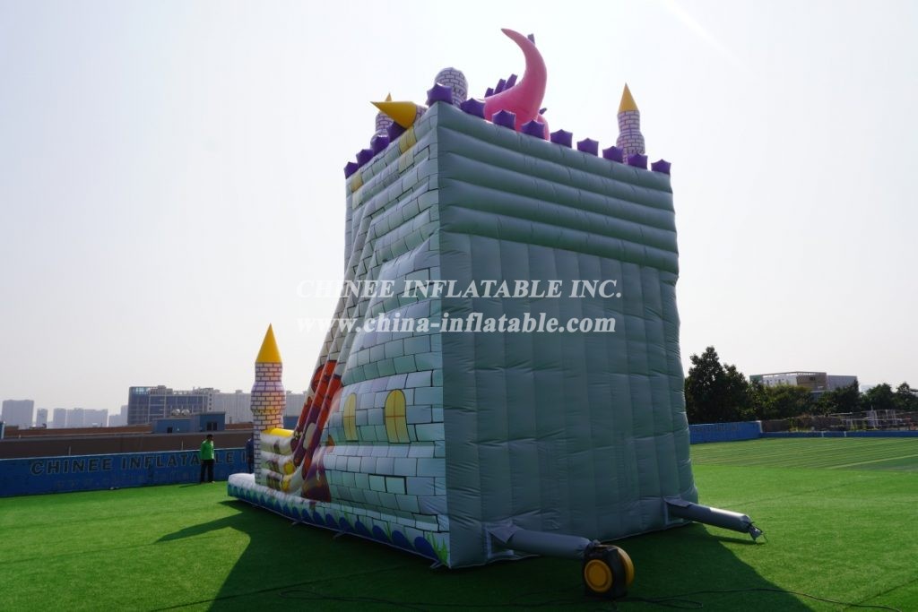 T8-1517 Dragon Castle Inflatable Giant Slide