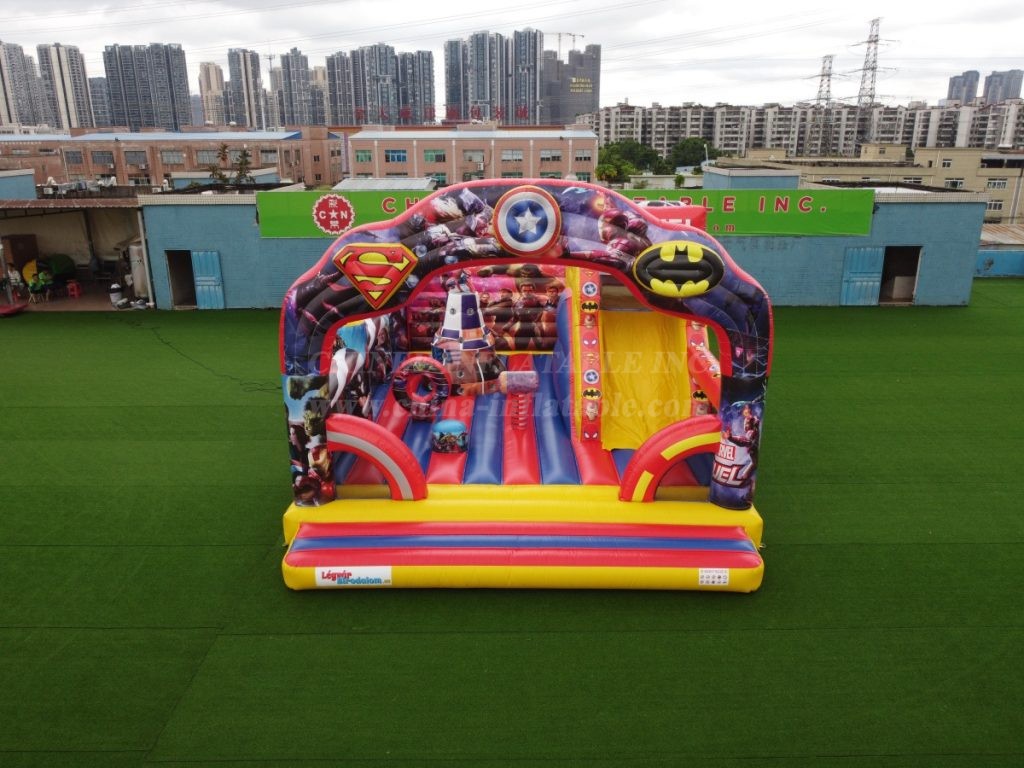 T6-823 Marvel & DC Superheroe Bouncy Castle