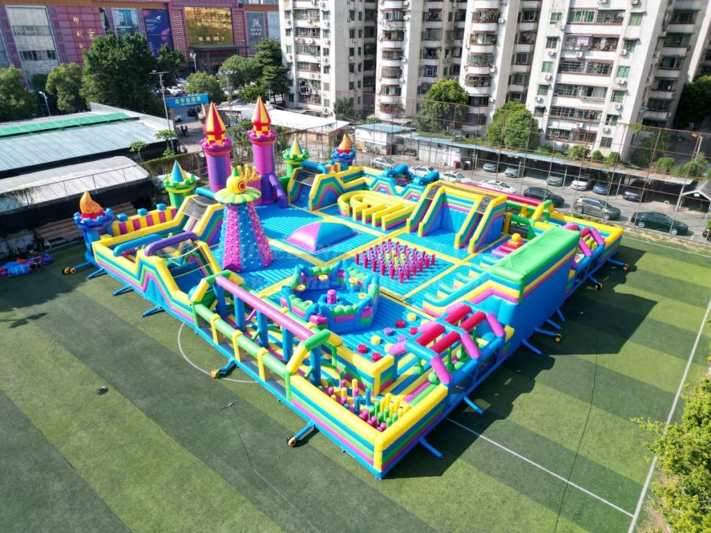 GF2-160 Ultimate Giant Inflatable Kingdom