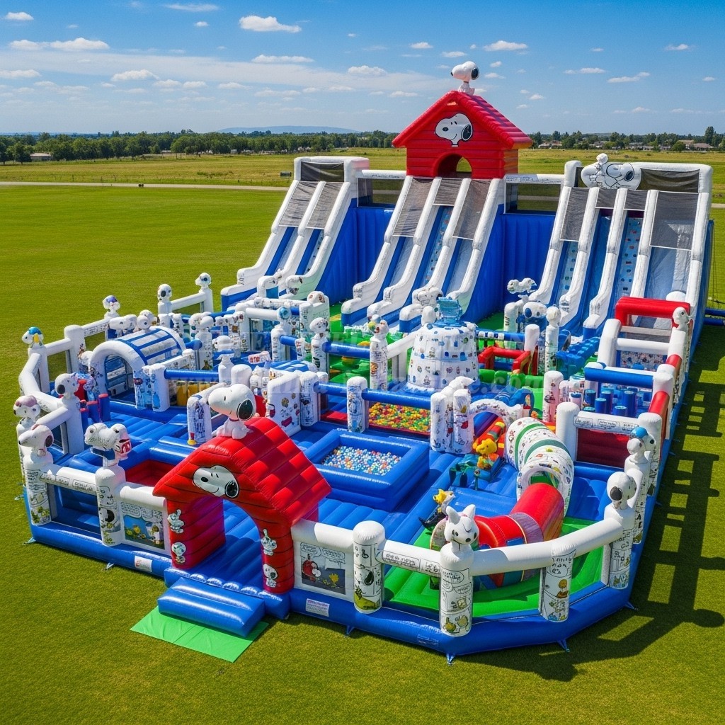 GF2-703 Snoopy Theme Inflatable Park