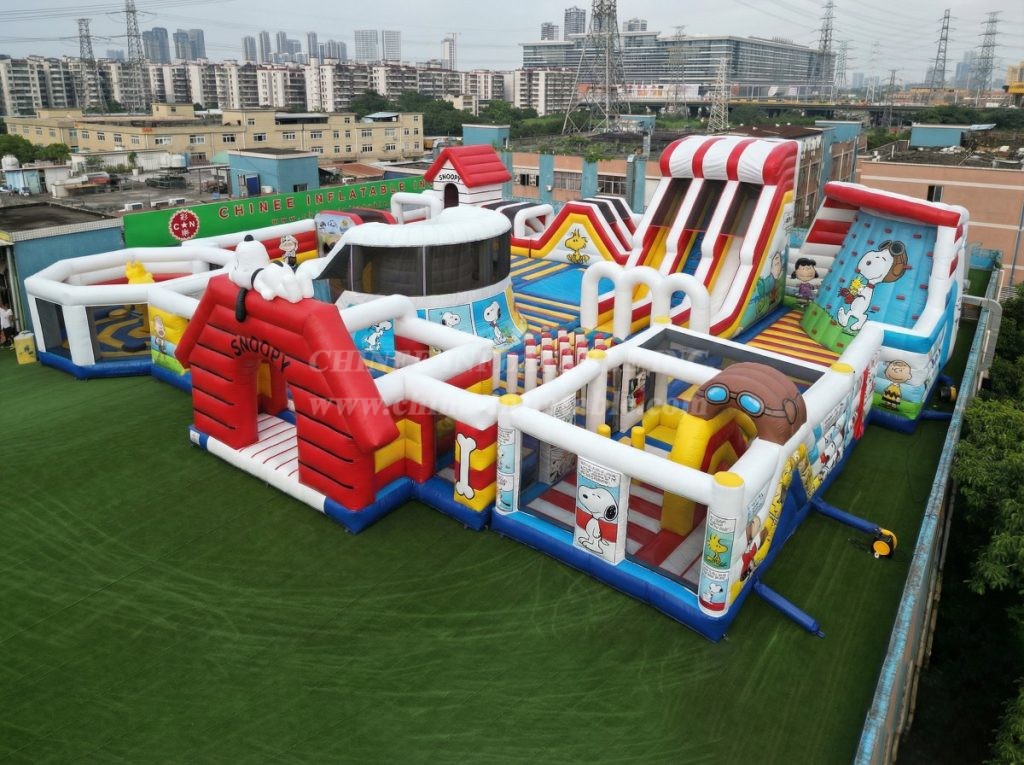 GF3-234 Snoopy Theme Inflatable Park