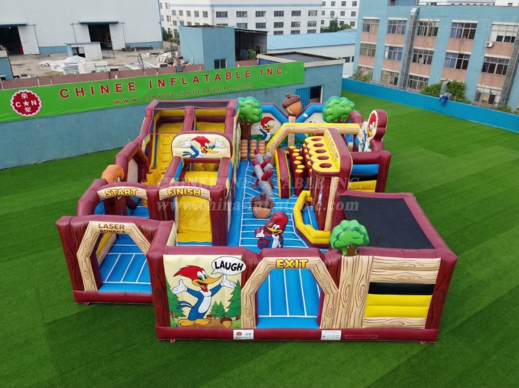 GF3-444 Woody Woodpecker Theme Inflatable Park