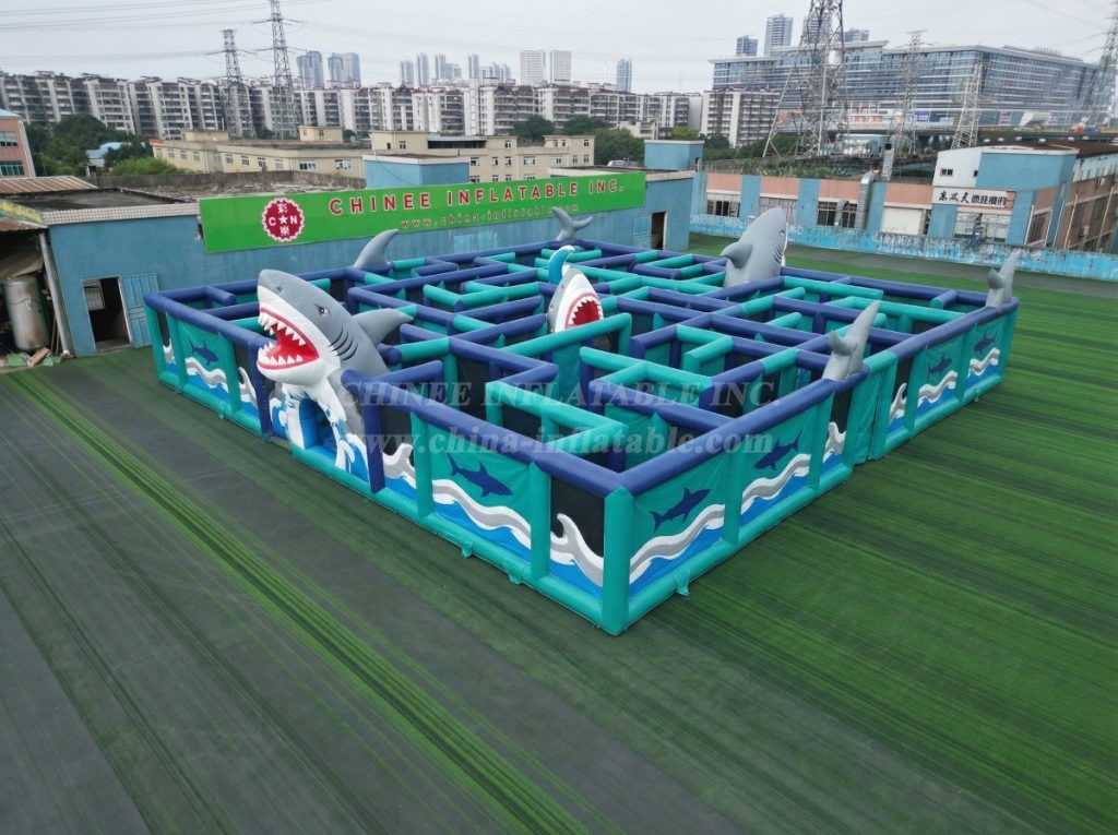 MAZE1-133 Shark Theme Inflatable Maze
