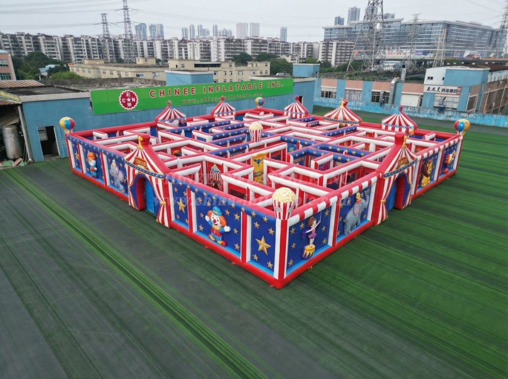 MAZE1-32 Circus Theme Inflatable Maze