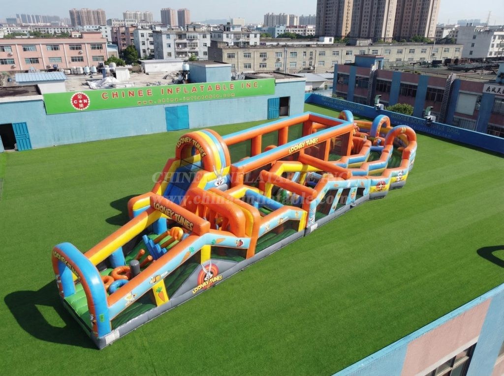 CR2-649 Looney Tunes Theme Giant Obstacle Course Challenging Run