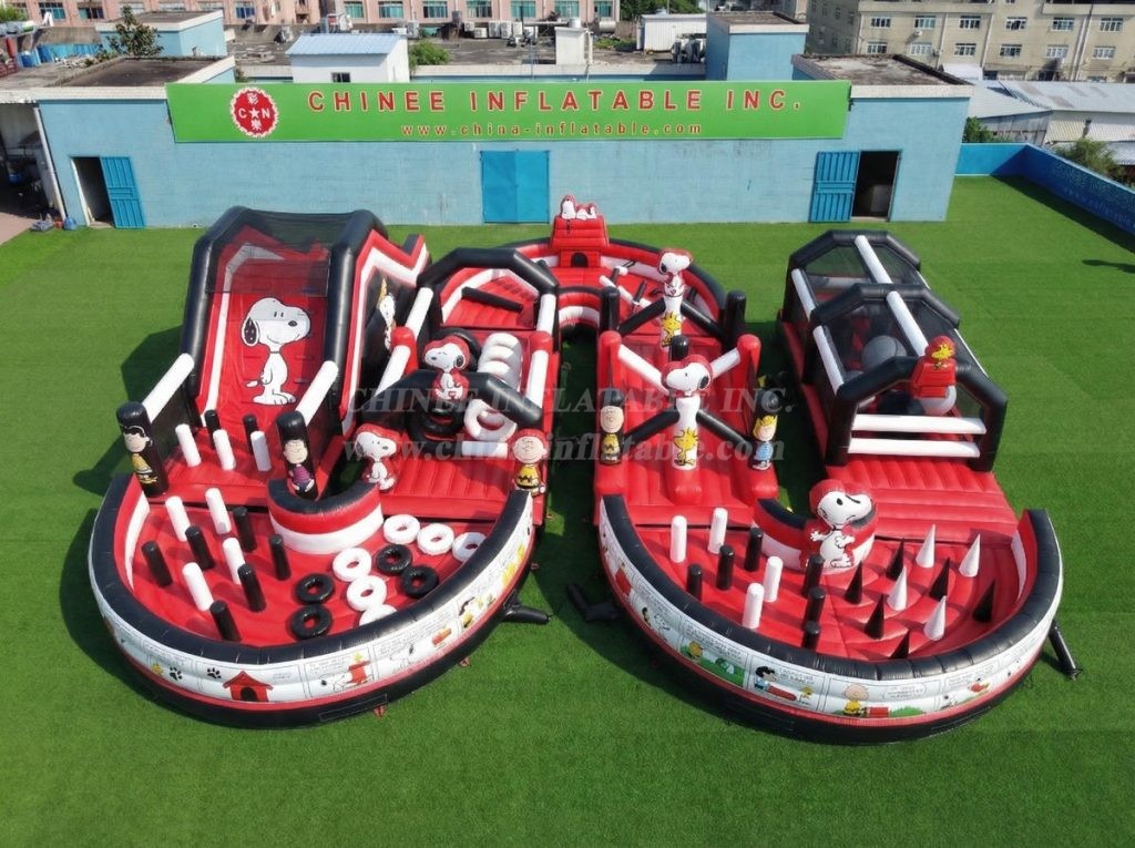 CR2-753 Snoopy Theme Ginat Inflatable Obstacle Courses Challenging Run