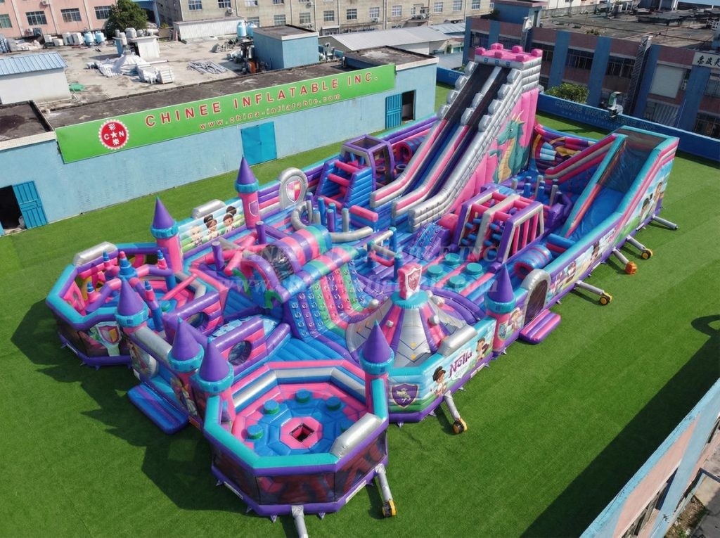 GF3-1087 Nella Knight Theme Inflatable Park