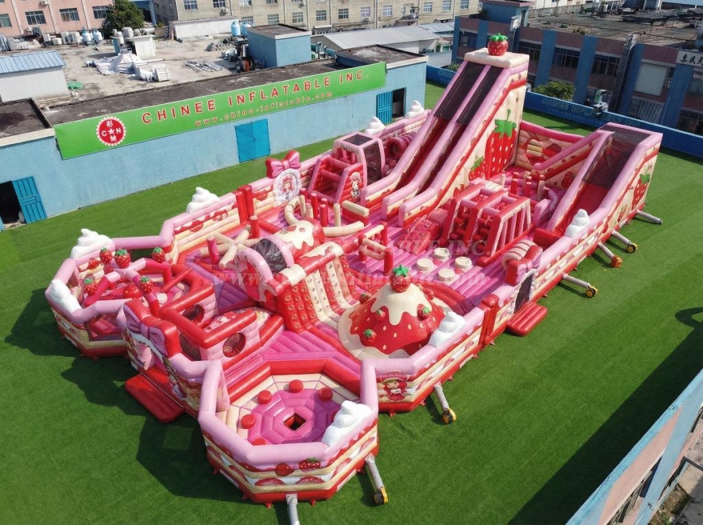 GF3-1106 Strawberry Shortcake Theme Inflatable Park