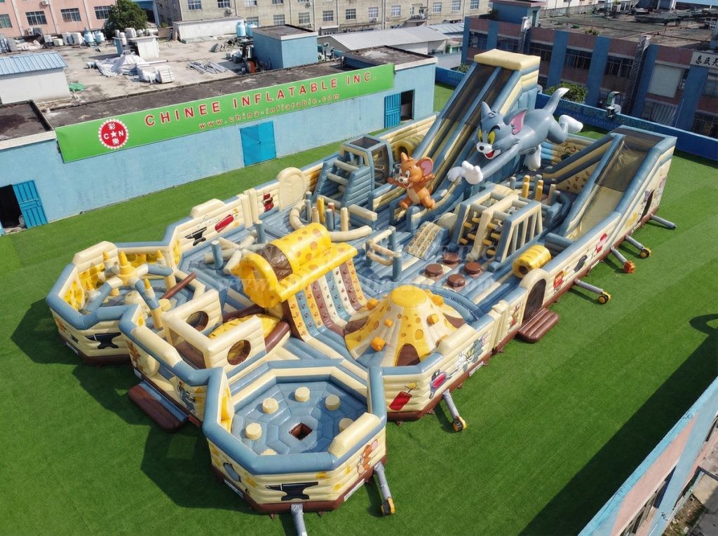 GF3-1120 Tom And Jerry Theme Inflatable Park