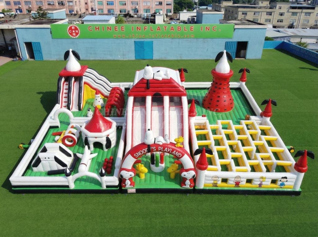 GF3-922 Snoopy Theme Inflatable Park