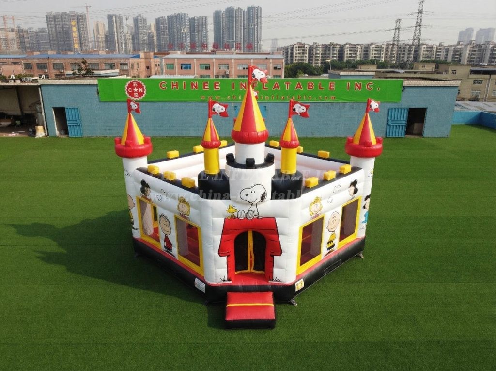 T5-3290 Snoopy Theme Inflatable Castle
