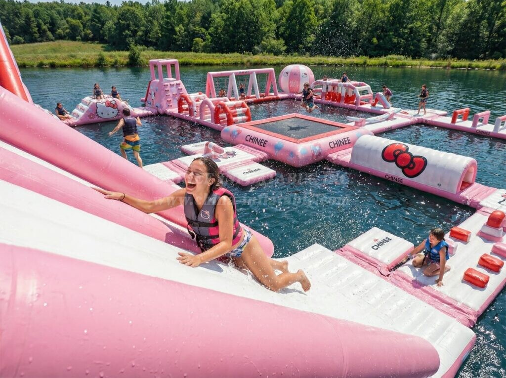 S615 Hello Kitty Theme Inflatable Water Park