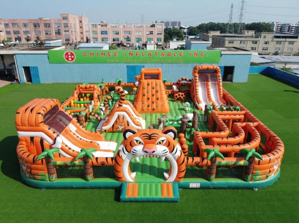 GF3-1561 Tiger Theme Inflatable Park
