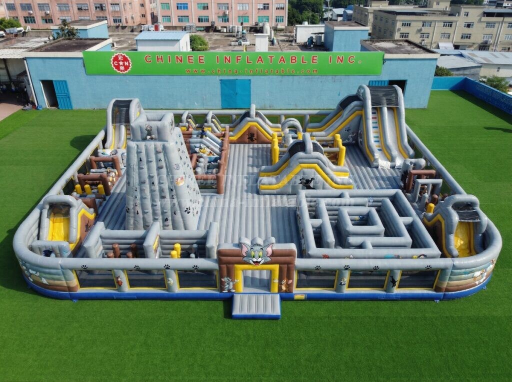 GF3-1562 Tom And Jerry Theme Inflatable Park