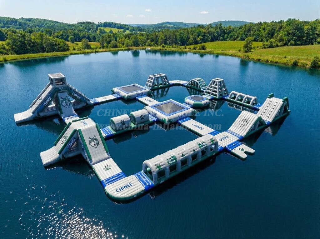 S837 Wolf Theme Inflatable Water Park